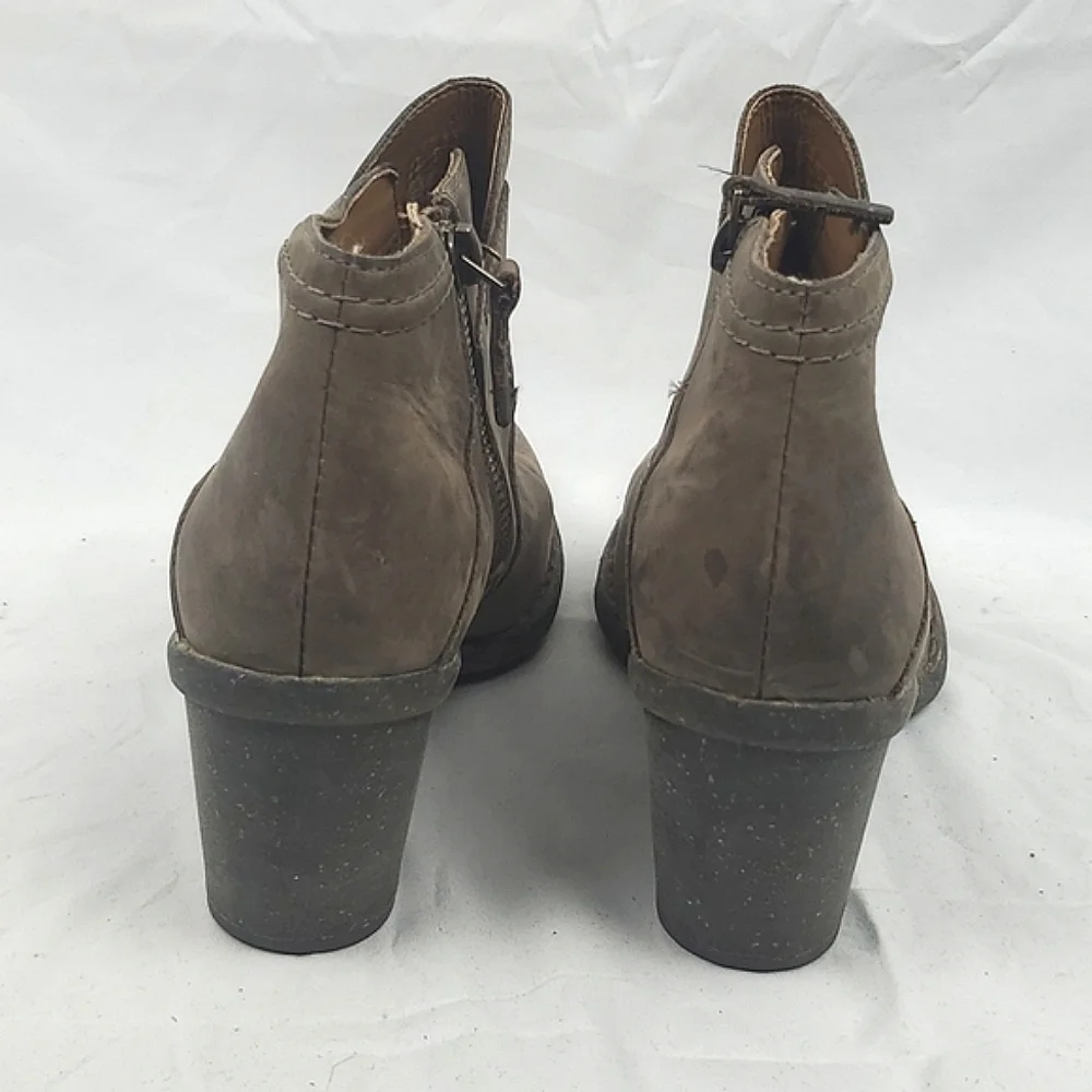 Clarks Unstructured‎ Brown Suede Booties
